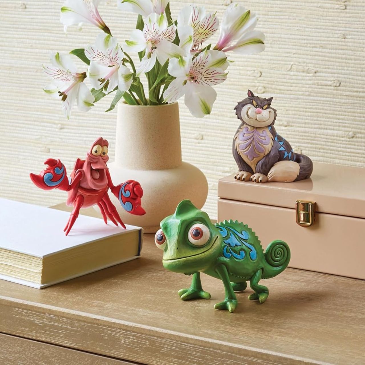 The faithful side-kick of Rapunzel always has her back and is ready for any adventure they may get "Tangled" in. Comes in a fully branded gift box.