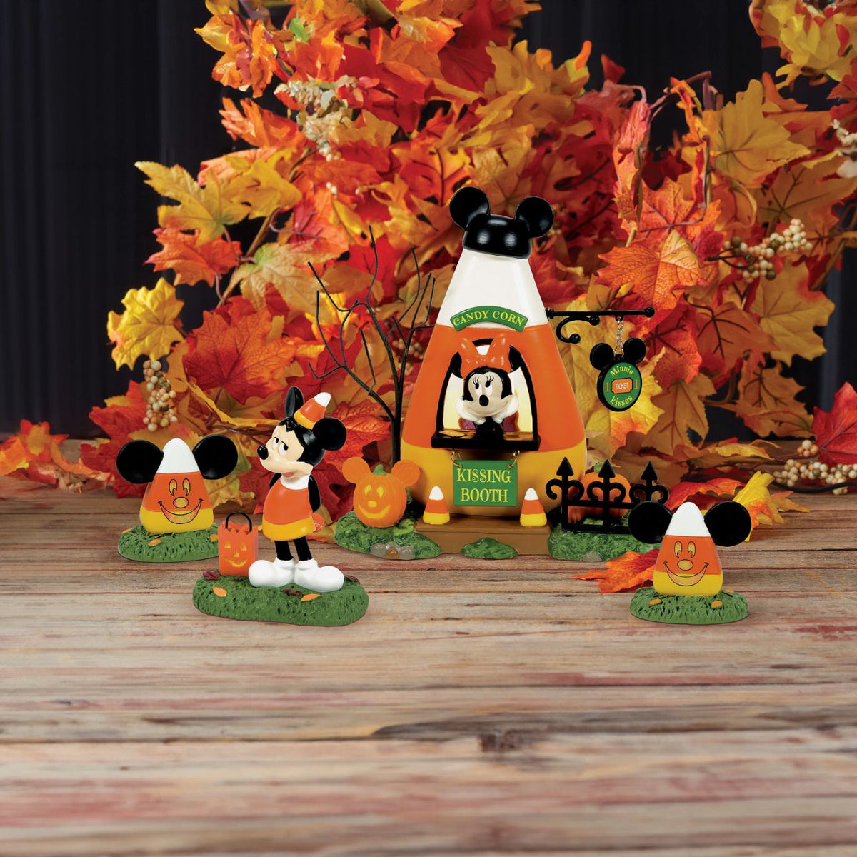 Since its invention more than 100 years ago, candy corn has never been more fun than in our adorable set of topiaries. The perfect addition to your Disney Pumpkintown display.