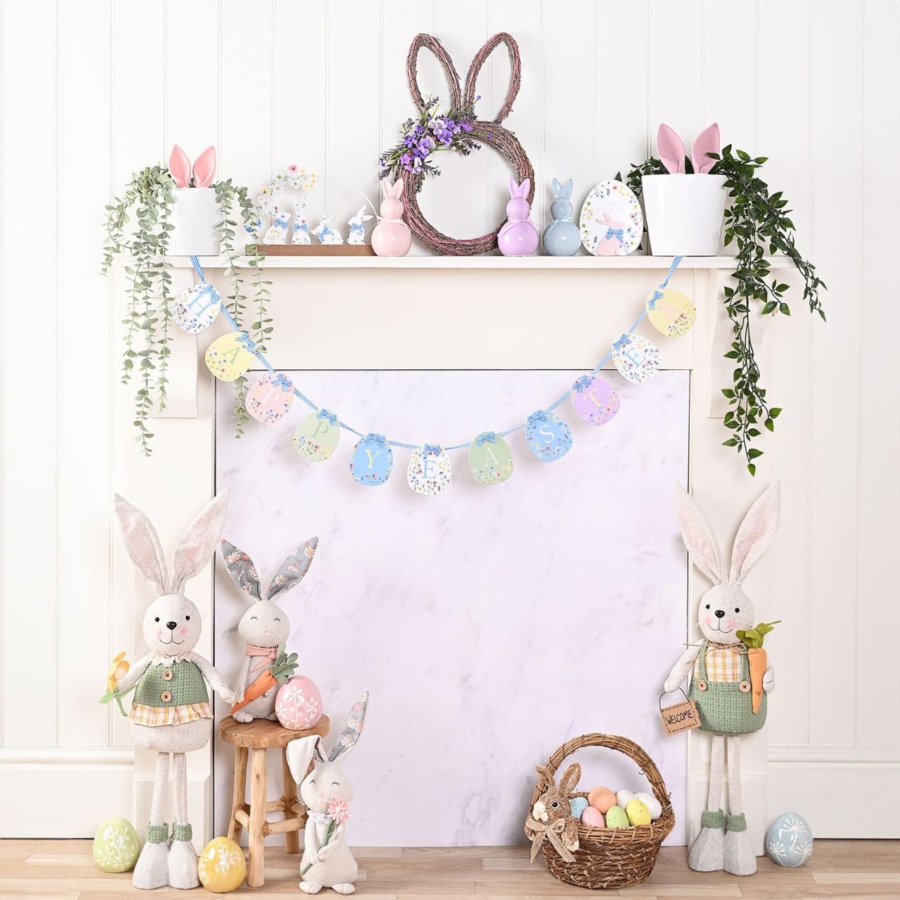 These pastel-coloured eggs is a charming addition to any collection. Crafted in soft pink, blue, orange, and green with a glossy finish and unique patterns, these eggs beautifully blend traditional and contemporary styles.