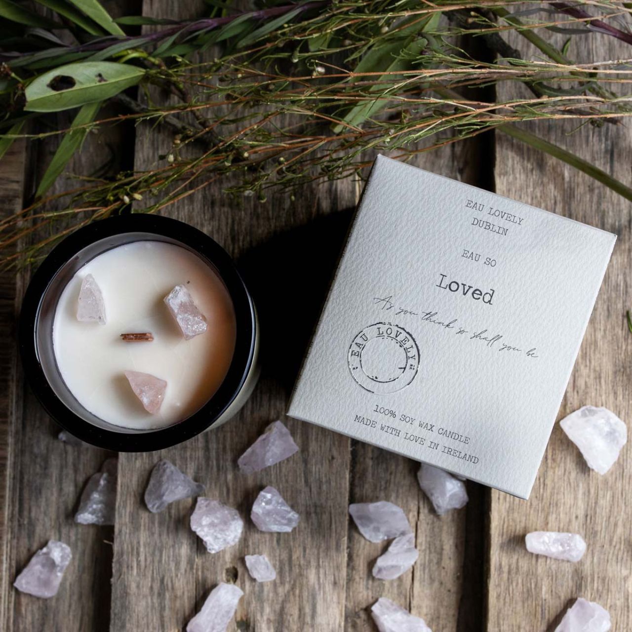 Eau So Loved Relaxed Candle with Rose Quartz Gemstone combines the soothing power of fragrance with the gentle energy of rose quartz.