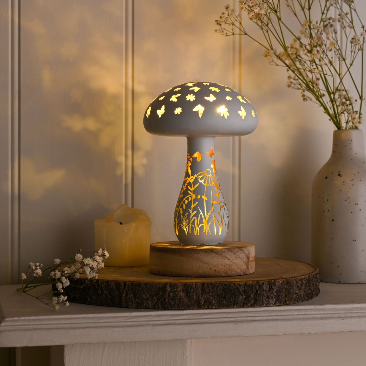 Add a touch of Easter charm to your décor with this LED battery-operated light. Designed in a toadstool shape and featuring a whimsical pattern, it casts a charming springtime glow when illuminated.