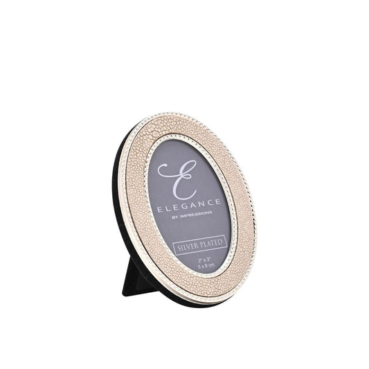 Elegance by IMPRESSIONS provides the ultimate collection of luxury photo frames, to give your most treasured moments the treatment they deserve.