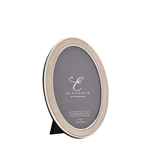 Display your cherished 4" x 6" photos in this silver-plated frame. The shiny finish is complemented by a beige PU leather border, creating a sophisticated look for any décor.