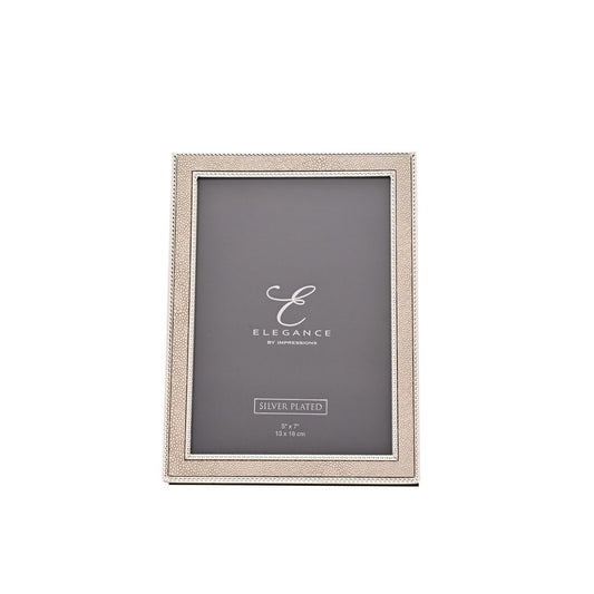 Elegance by IMPRESSIONS provides the ultimate collection of luxury photo frames, to give your most treasured moments the treatment they deserve.