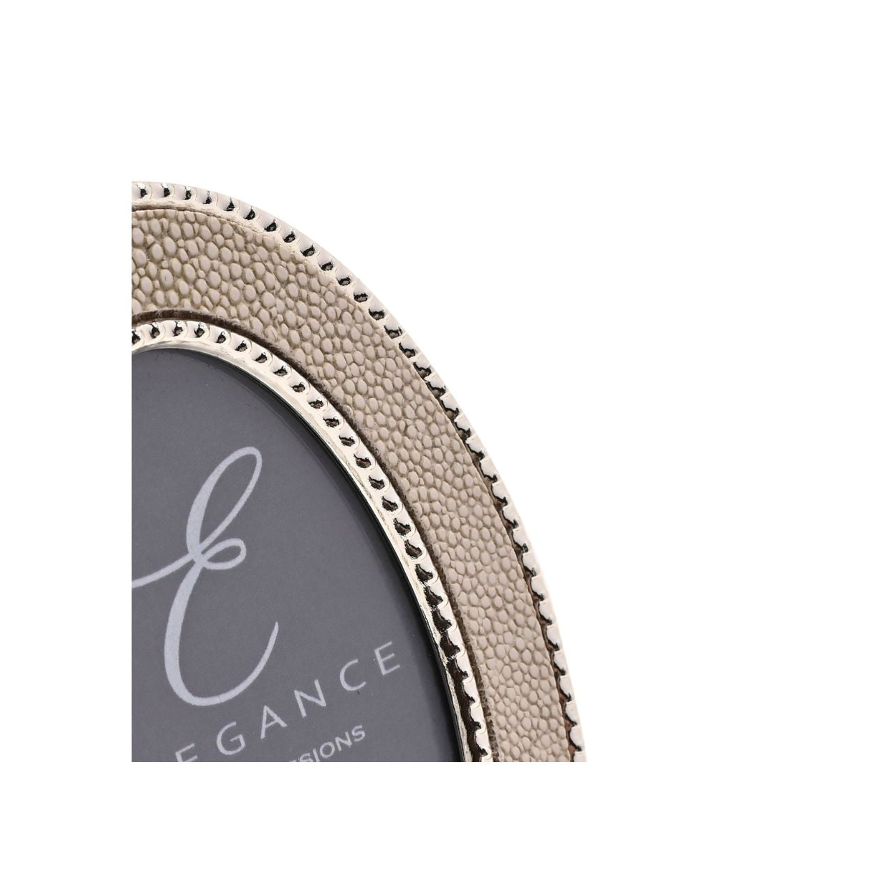 Elegance by IMPRESSIONS provides the ultimate collection of luxury photo frames, to give your most treasured moments the treatment they deserve.