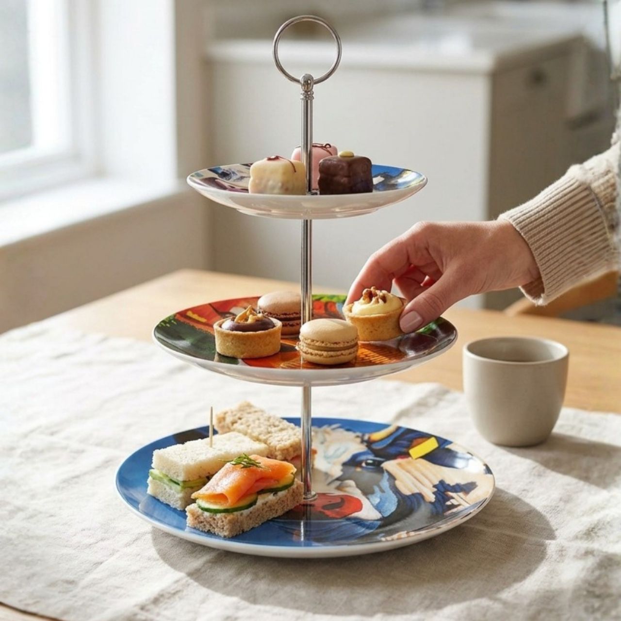 This Eoin O'Connor Cake stand has three Iconic Cow designs. Made from New Bone China and assembled using a metal spine this three tier cake stand is ideal for cupcakes and comes in a reusable display box.