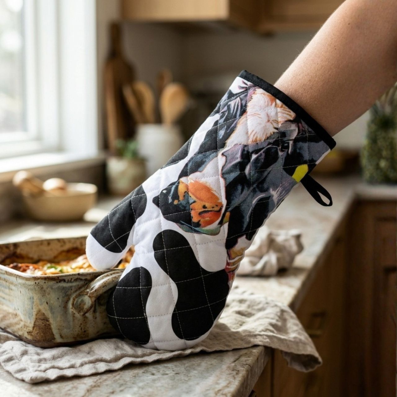 Belle of the Ball adorns this single oven glove by Eoin O'Connor. Quilted 100% cotton and heat resistant, hanging loop and also machine washable.