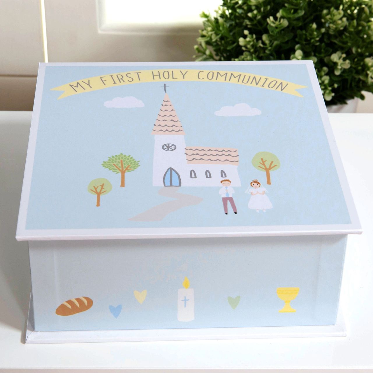 Preserve precious memories, moments and trinkets from his FIRST HOLY COMMUNION with this adorable pink keepsake box.