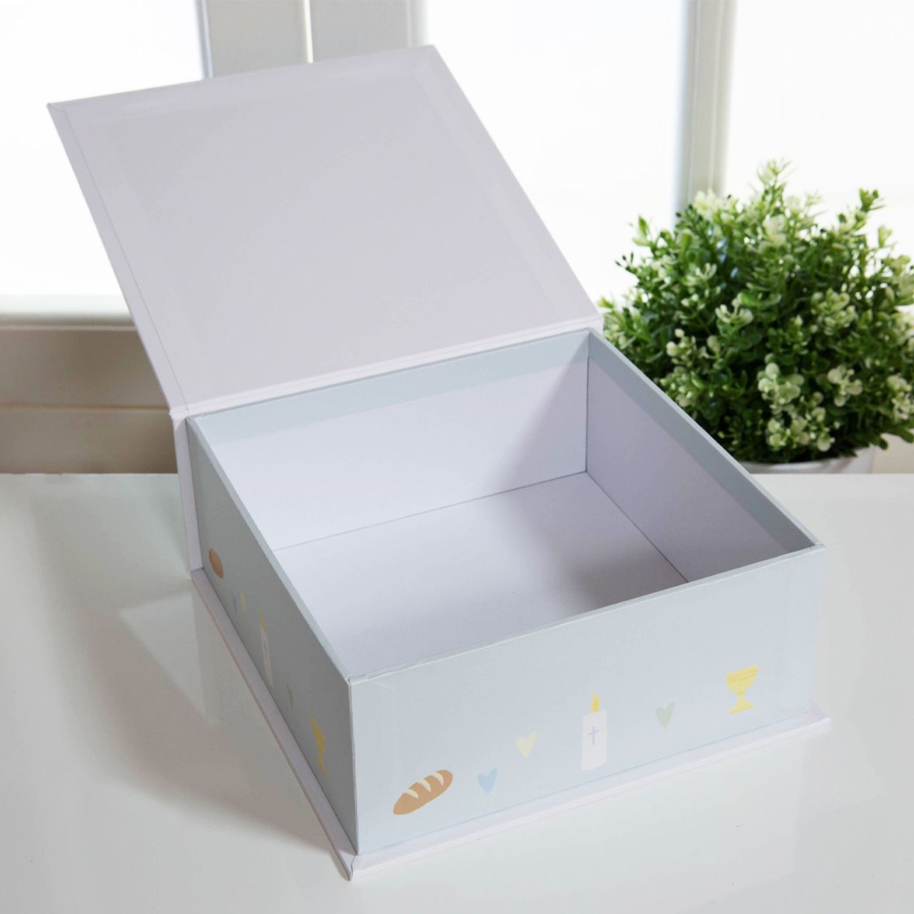 Preserve precious memories, moments and trinkets from his FIRST HOLY COMMUNION with this adorable pink keepsake box.