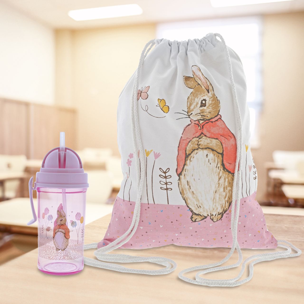 This handy Flopsy Water Bottle is great for on the go or school. With a small handle for easy holding and a pop-up straw it is ideal for school lunch boxes, picnics or daytrips with the family.