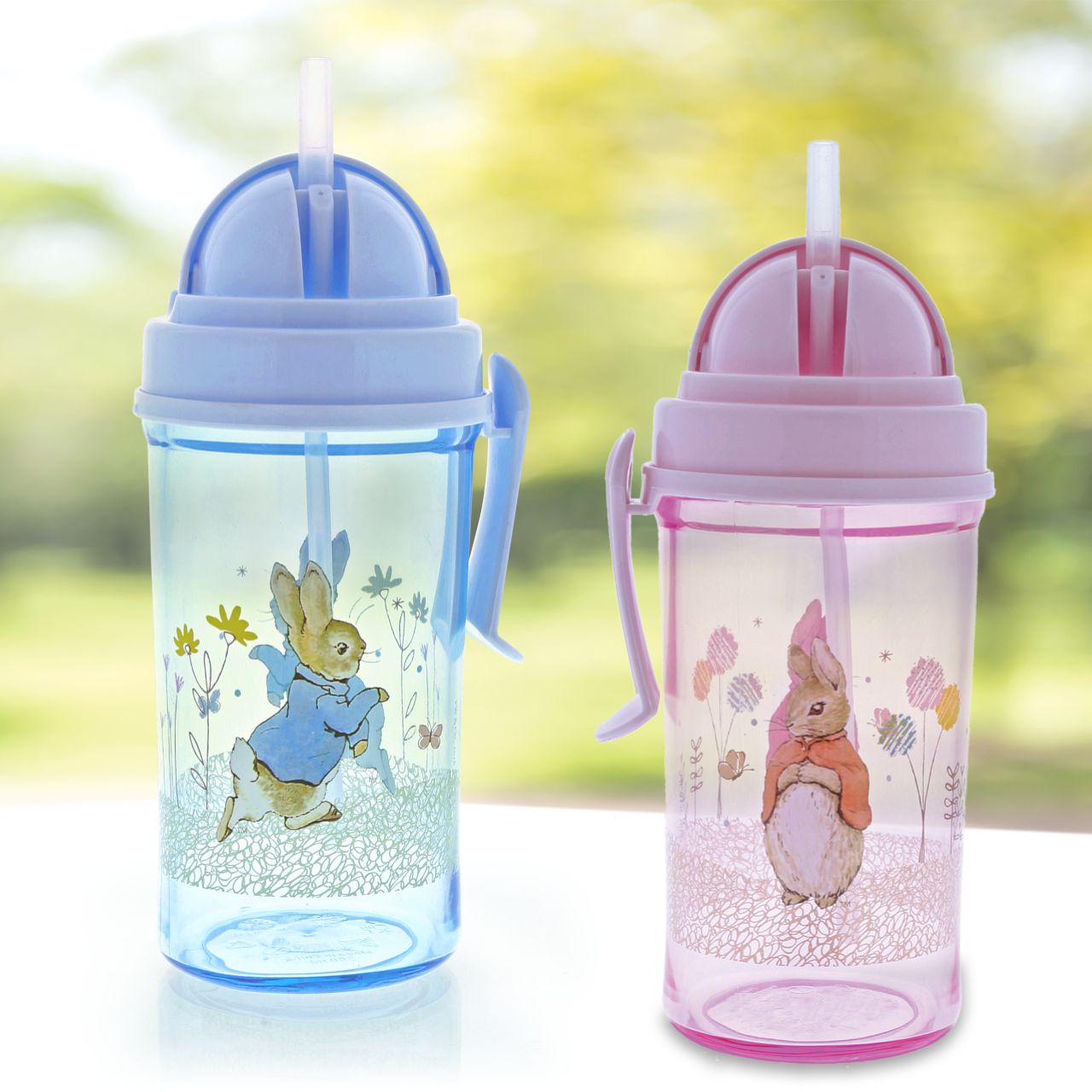 This handy Peter Rabbit Water Bottle is great for on the go or school. With a small handle for easy holding and a pop-up straw it is ideal for school lunch boxes, picnics or daytrips with the family.