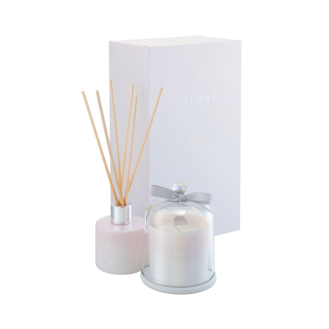 Fresh top notes of citrus &amp; coriander are contrasted with a delicate blend of floral notes including rose, jasmine iris, and lily. Tied together with base notes of guaiac wood, amber, vanilla, and tonka bean to create a complex yet soft fragrance.