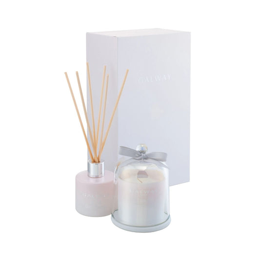 Fresh top notes of citrus &amp; coriander are contrasted with a delicate blend of floral notes including rose, jasmine iris, and lily. Tied together with base notes of guaiac wood, amber, vanilla, and tonka bean to create a complex yet soft fragrance.