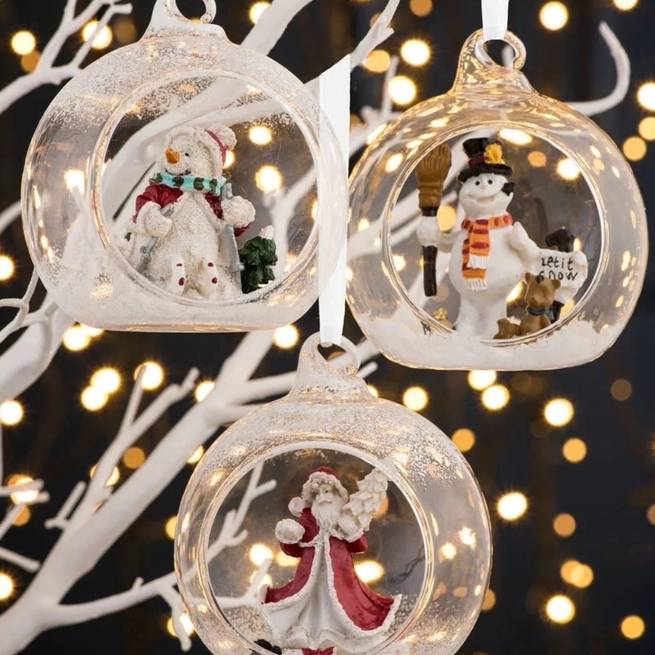 Take a peek into the world of this little Skiing Snowman. This frosted bauble displays a happy snowman skiing down a winter mountain. This hanging ornament is bound to stand out on your tree this year as the colours used are eye catching.&nbsp;