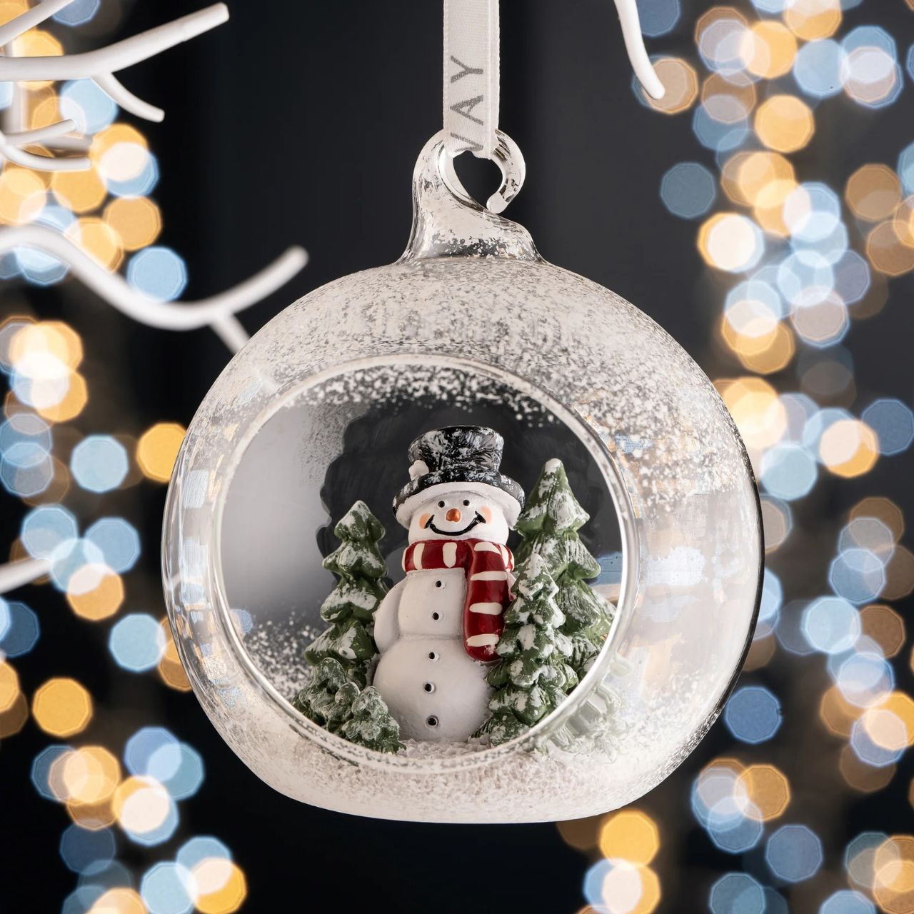 It's all in the detail... Take a peak at our Snowman Forest Hanging Crystal Bauble. This stunning bauble is sure to make your tree stand out from the rest.