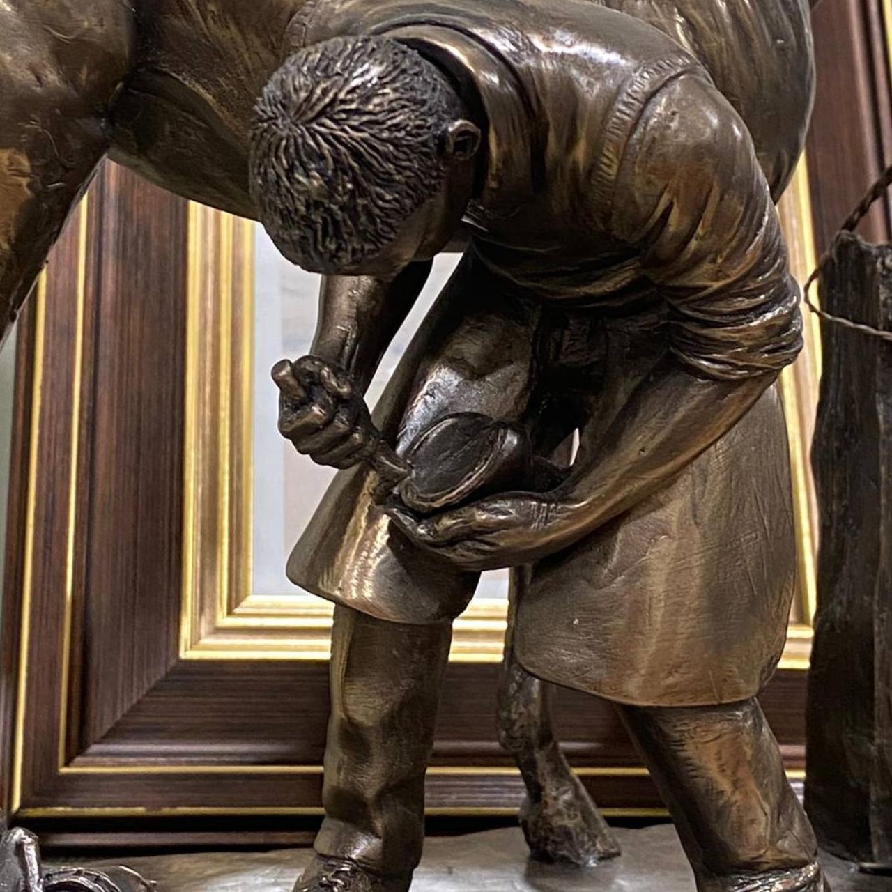 This is a beautiful cold cast bronze blacksmith figurine. A stunning sculpture of a horse and blacksmith, ideal for the equestrian fanatic in your life.