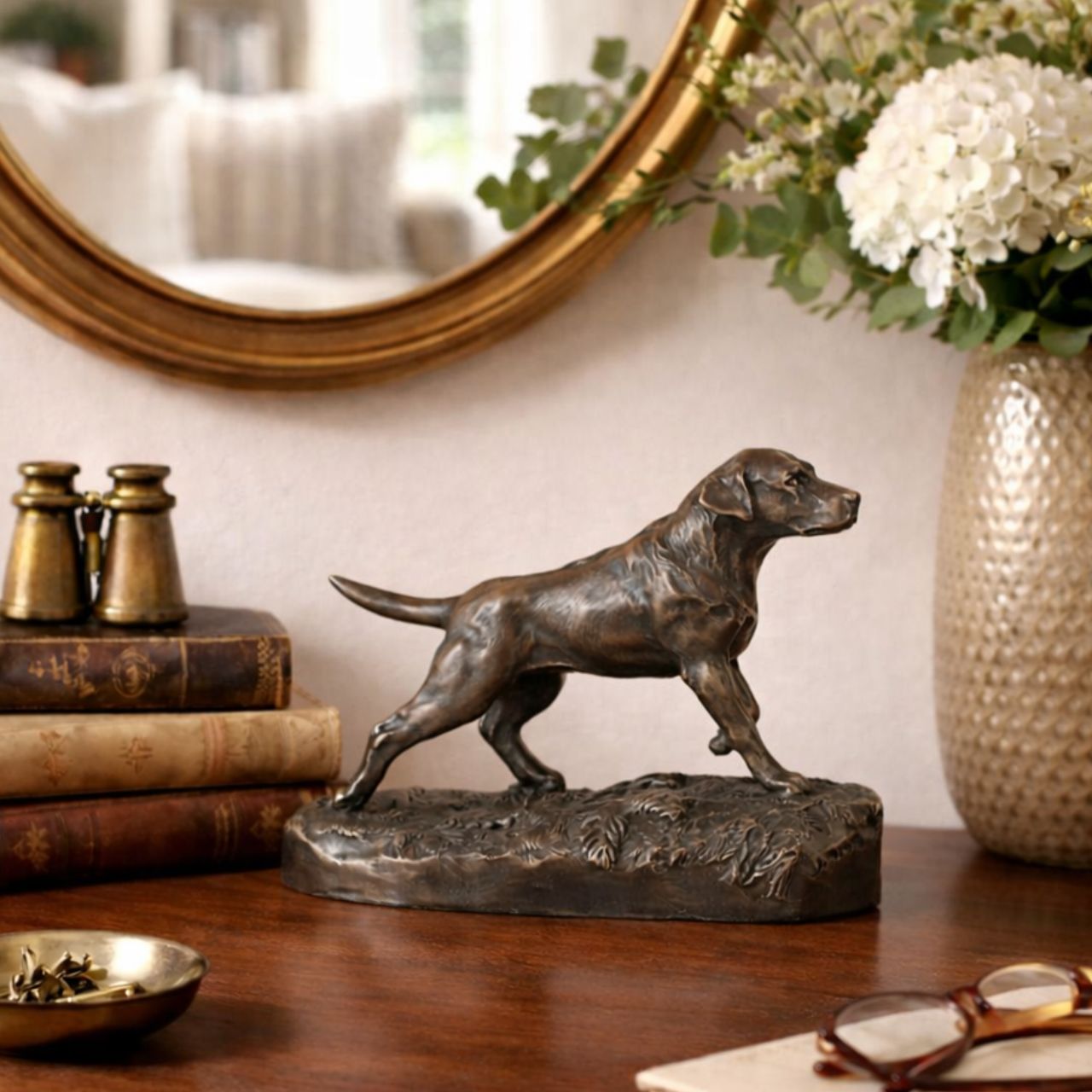A beautiful piece of bronze sculpture depicting a Labrador.