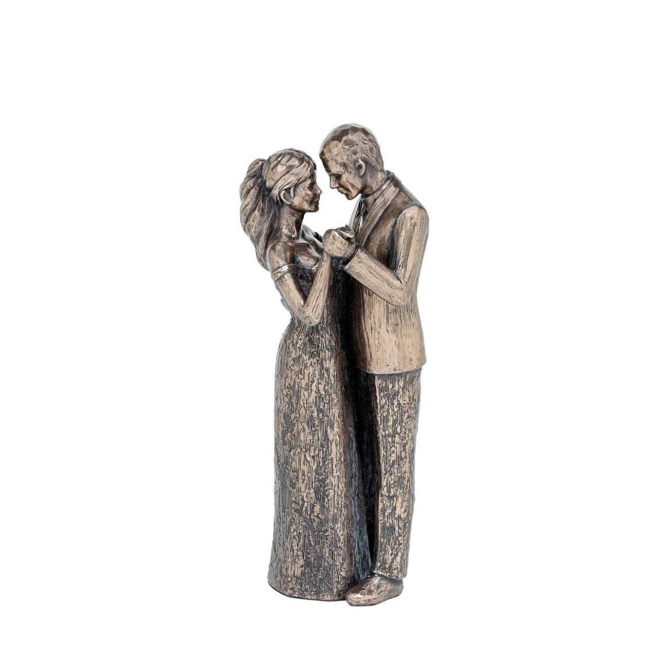 Romantic sculpture of a couple very much in love. This beautiful sculpture is made with wonderful attention to detail and would make a fantastic gift for a loved one.