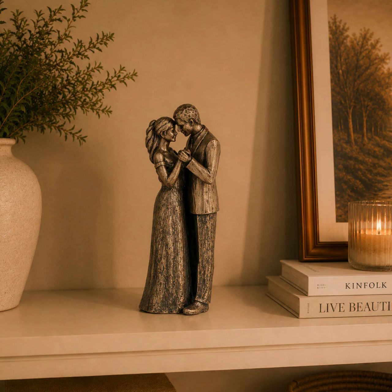 Romantic sculpture of a couple very much in love. This beautiful sculpture is made with wonderful attention to detail and would make a fantastic gift for a loved one.