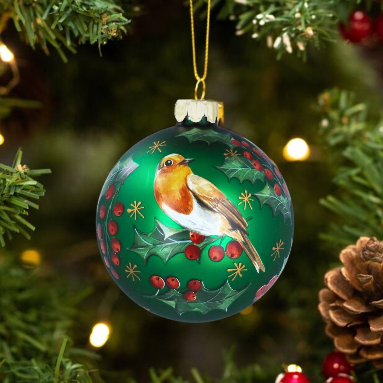 Celebrate the festive season with the Gisela Graham Matt Forest Green Robin &amp; Holly Christmas Glass Bauble. This elegant bauble features a delicate robin perched amidst holly leaves, rendered in a refined matte forest green finish.