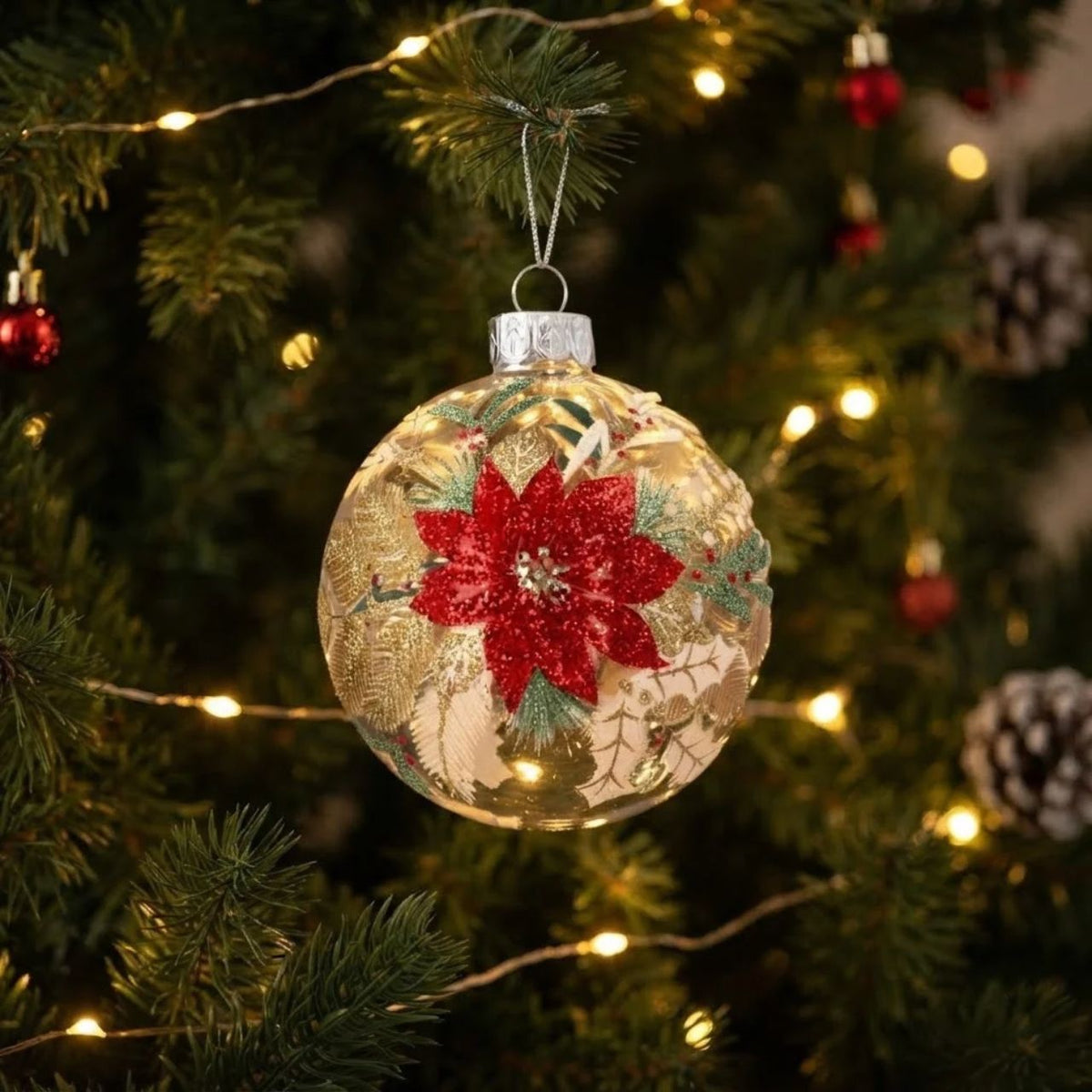 Elevate your festive décor with this stunning Gisela Graham Red Poinsettia Spray Clear Glass Bauble. Featuring vibrant red poinsettia detailing against pristine clear glass, this 8cm ornament captures the elegance of the holiday season.