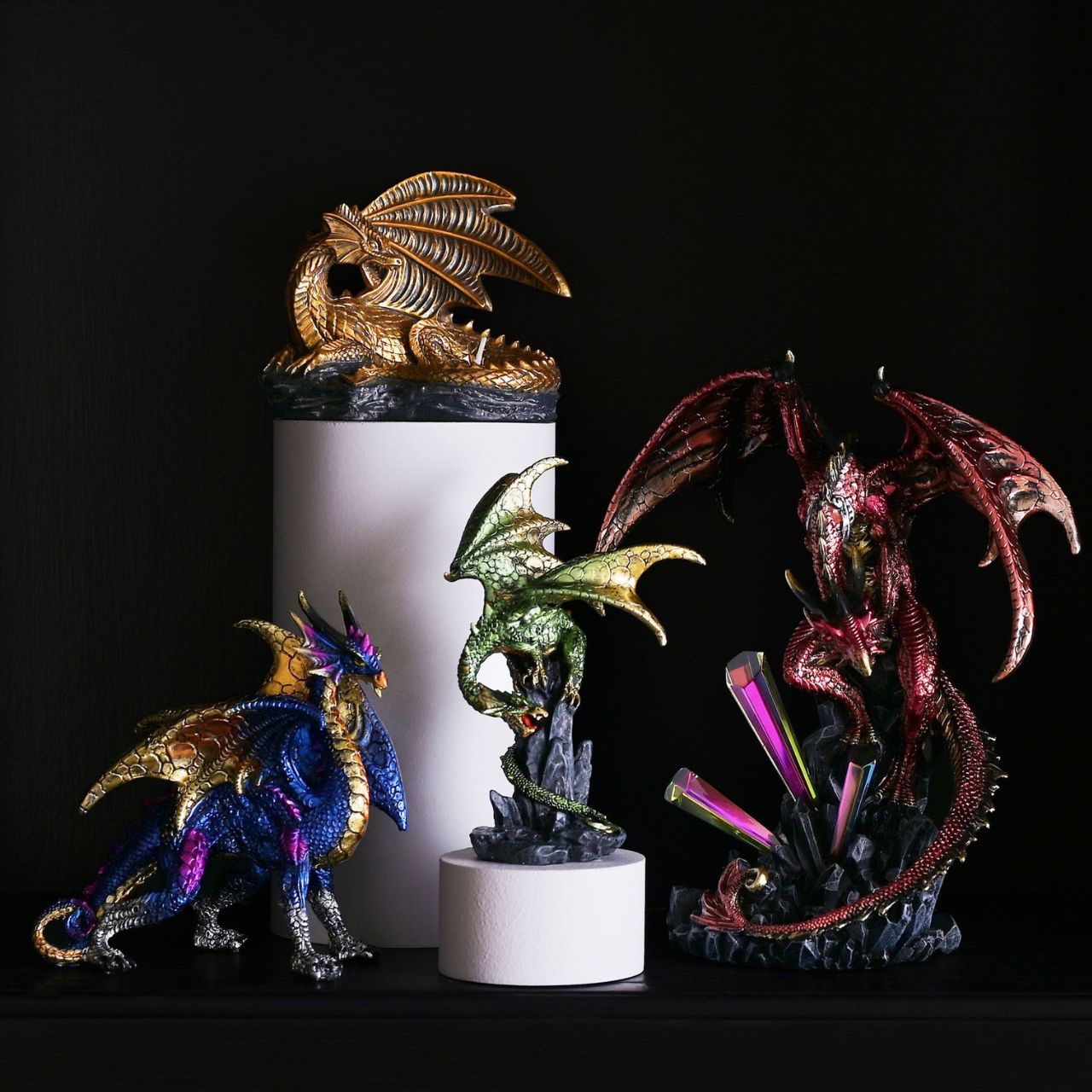 This majestic candle holder captures the mythical world of dragons for those obsessed with fantasy.