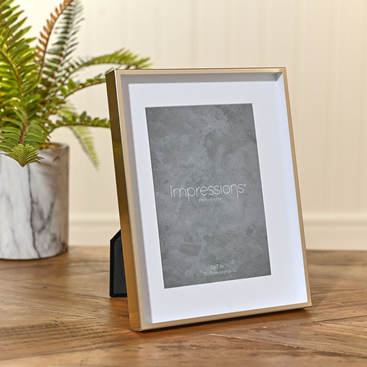 This classic frame complements traditional and modern home decors in equal measure.