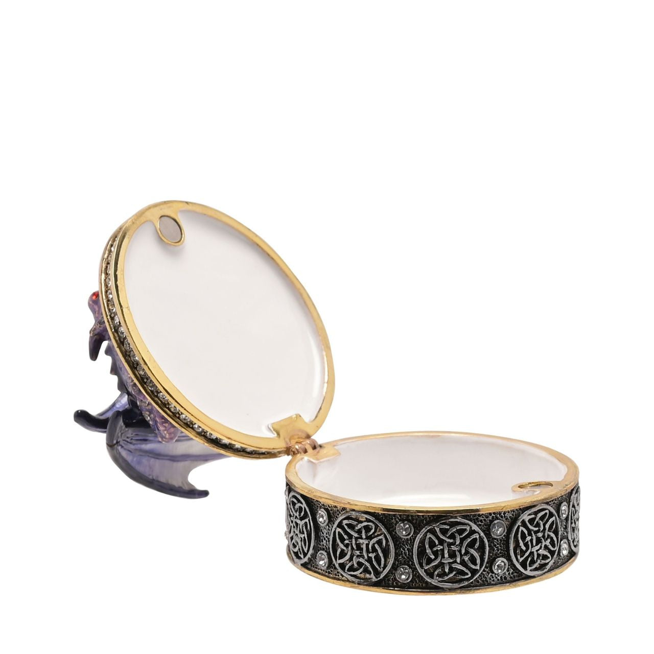 This majestic jewellery box captures the mythical world of dragons for those obsessed with fantasy.
