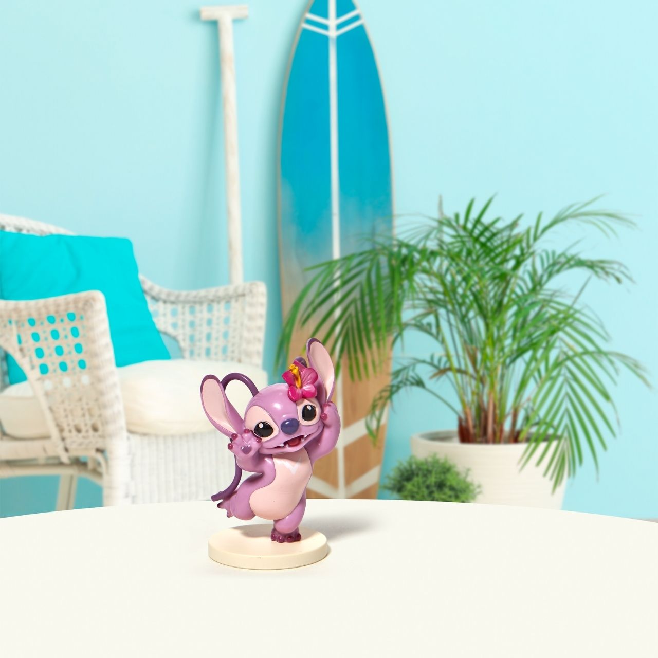 Moulded from high quality vinyl, this super-cute mini Angel has a sweet flower tucked behind her ear and is ready for a party. 