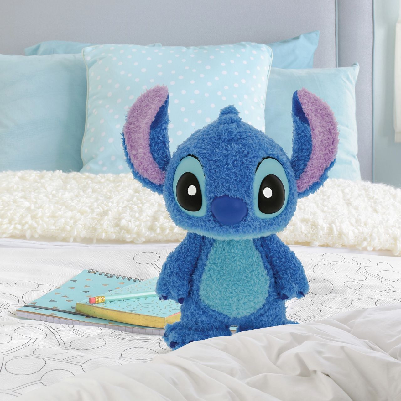 This free-standing Fluffy Stitch figurine is the perfect gift for any Disney fan. With his poseable arms and head, he will be the pride of place of any collection.