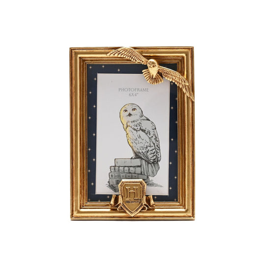 This iconic photo frame provides ever-lasting Hogwarts magic at home for fans of the wizarding world.