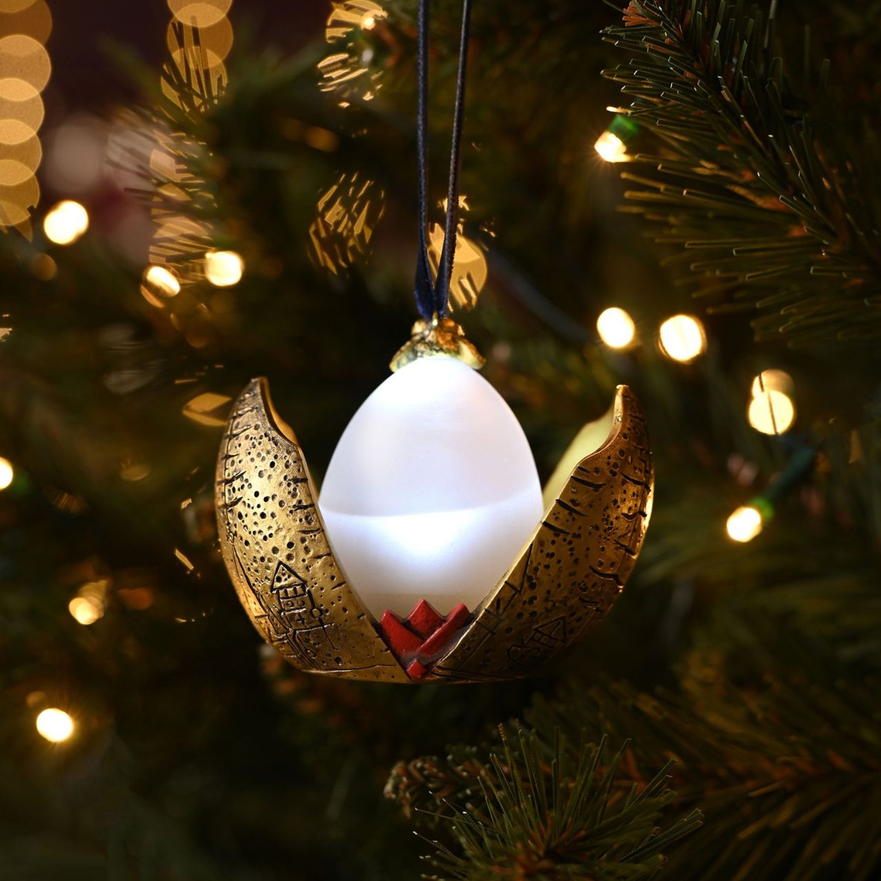 Step into the magical world of Hogwarts with the Warner Bros Harry Potter Alumni LED Hanging Decoration - Golden Egg.