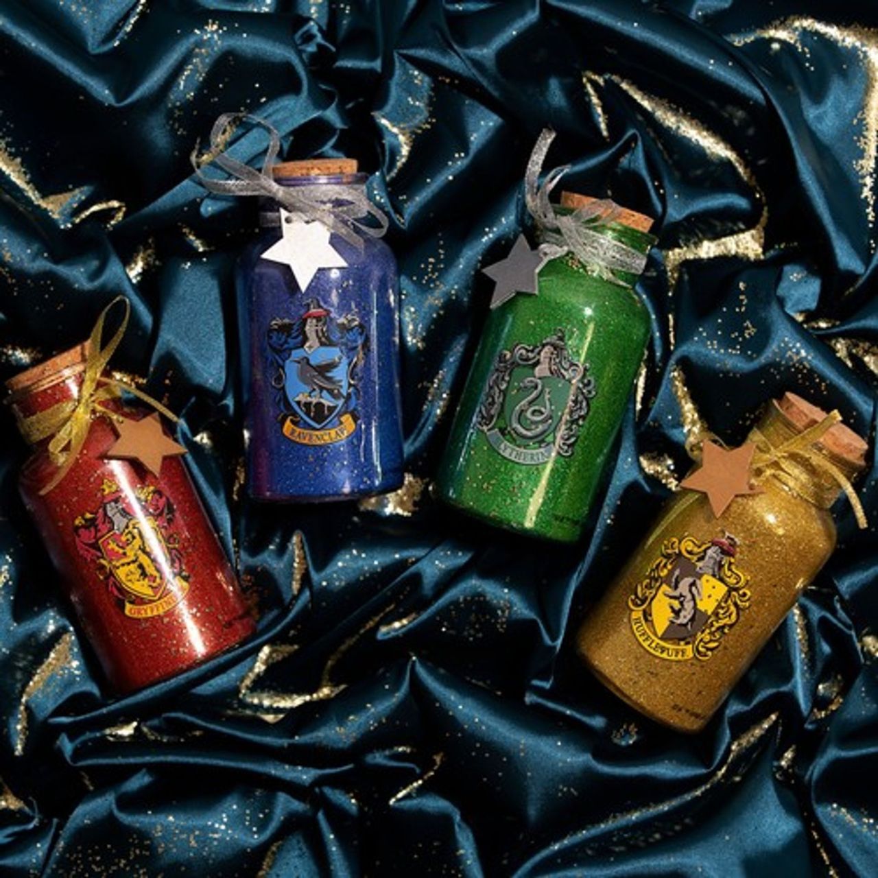 Harry Potter LED Light Up Glass Jar House - Gryffindor  Lumos maxima! Light up your home this Christmas with these LED glass jar lights. With a glitter design and featuring all four houses, these accessories are sure to add a sprinkle of magic.