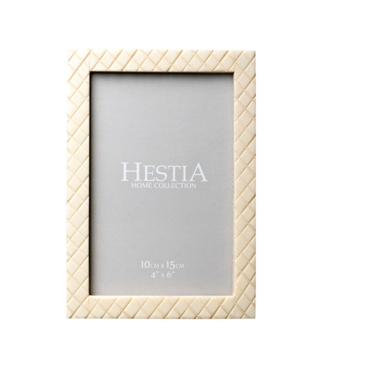 Criss Cross Carved Photo Frame 4" x 6"  Hestia Retreat Criss Cross Resin Carved Photo Frame 4" x 6"  A beautifully elegant and contemporary carved criss cross resin photo frame. From the Retreat collection - create a haven of soothing minimalism at home.