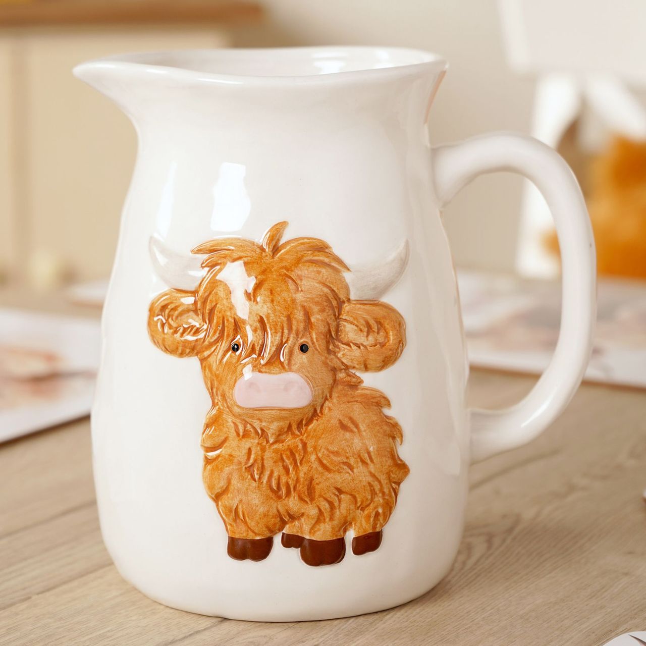 This ceramic jug features a sweet illustration of a highland cow set against a soft, neutral background - bringing a smile to every pour. Ideal for serving milk, cream, or even displaying fresh flowers.