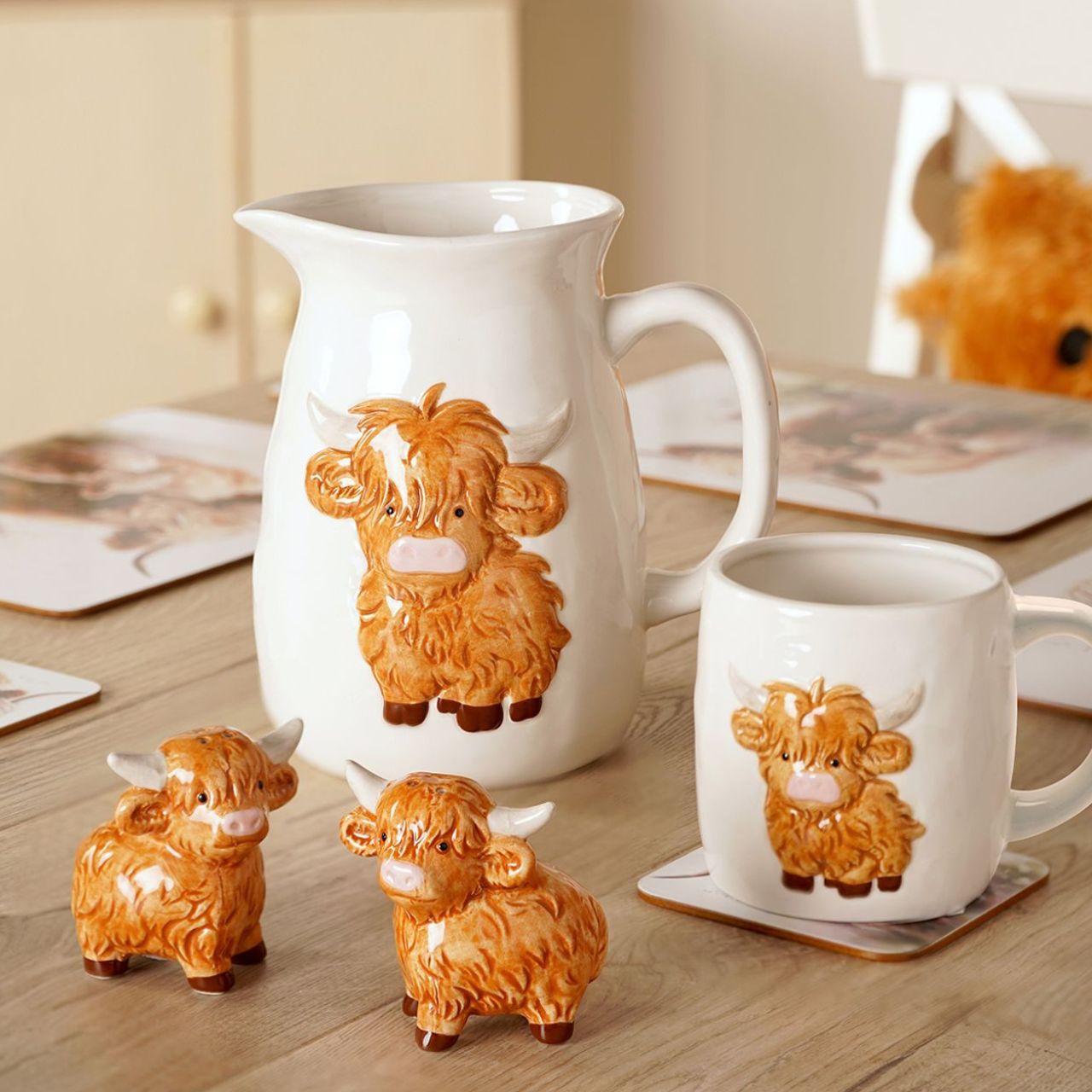 This ceramic jug features a sweet illustration of a highland cow set against a soft, neutral background - bringing a smile to every pour. Ideal for serving milk, cream, or even displaying fresh flowers.