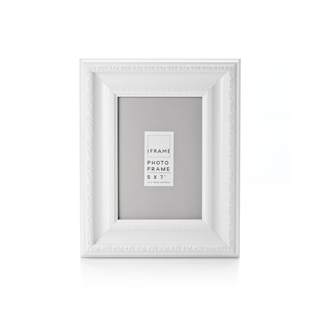 This ornate decorative frame would make a beautiful home for your favourite photos. With a delicate design that lines the exterior of the frame, your friends will be impressed when you make this a classy and stylish feature to your bookshelf or mantel.
