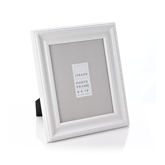 This ornate decorative frame would make a beautiful home for your favourite photos. With a delicate design that lines the exterior of the frame, your friends will be impressed when you make this a classy and stylish feature to your bookshelf or mantel.