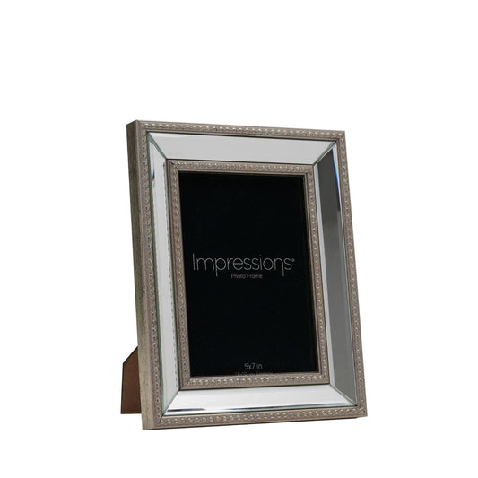 IMPRESSIONS by Juliana offers a stunning selection of photo frames, from simple to modern multi-aperture designs; always stylish, affordable, and excellent in quality.