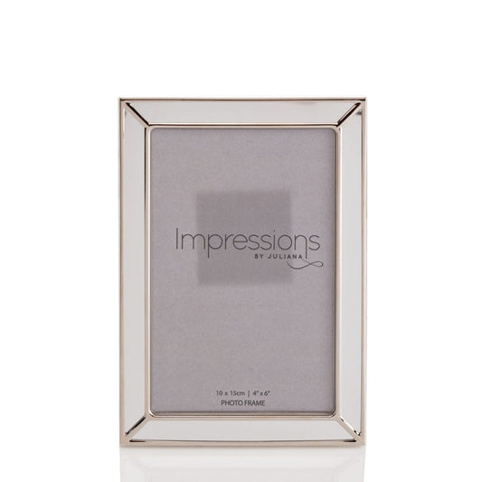 Silver & Mirrored Photo Frame 4" x 6"  Bring life into your home with this striking silver photo frame.  You can keep your favourite memory alive and nearby.