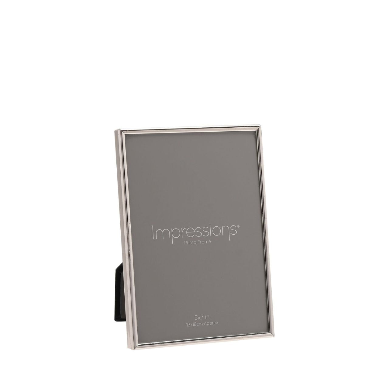 A beautifully simple silver plated photo frame from IMPRESSIONS by Juliana. Featuring a luxury black velveteen standing strut.