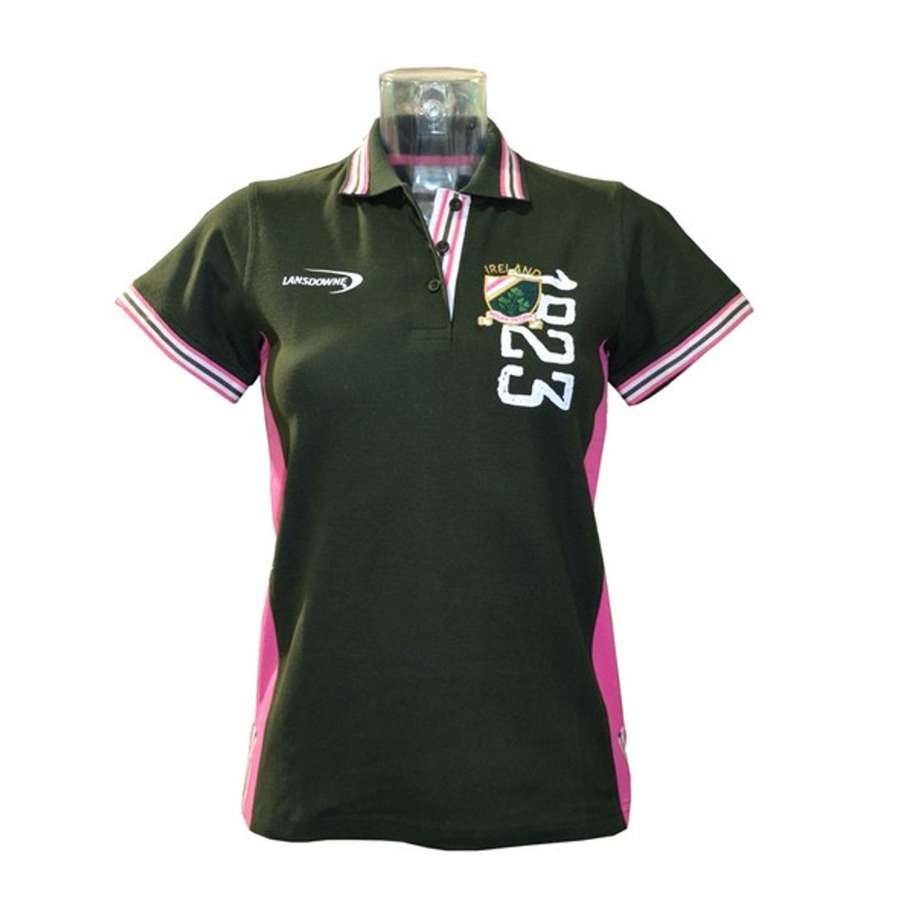 This ladies' bottle green polo shirt boasts bold pink stripes on both sides, creating a slimming and feminine appearance. This polo features the number "1823," a crest of Irish clovers and the Landsdowne logo. This shirt stands out with its vibrant trim on the sleeves and collar.
