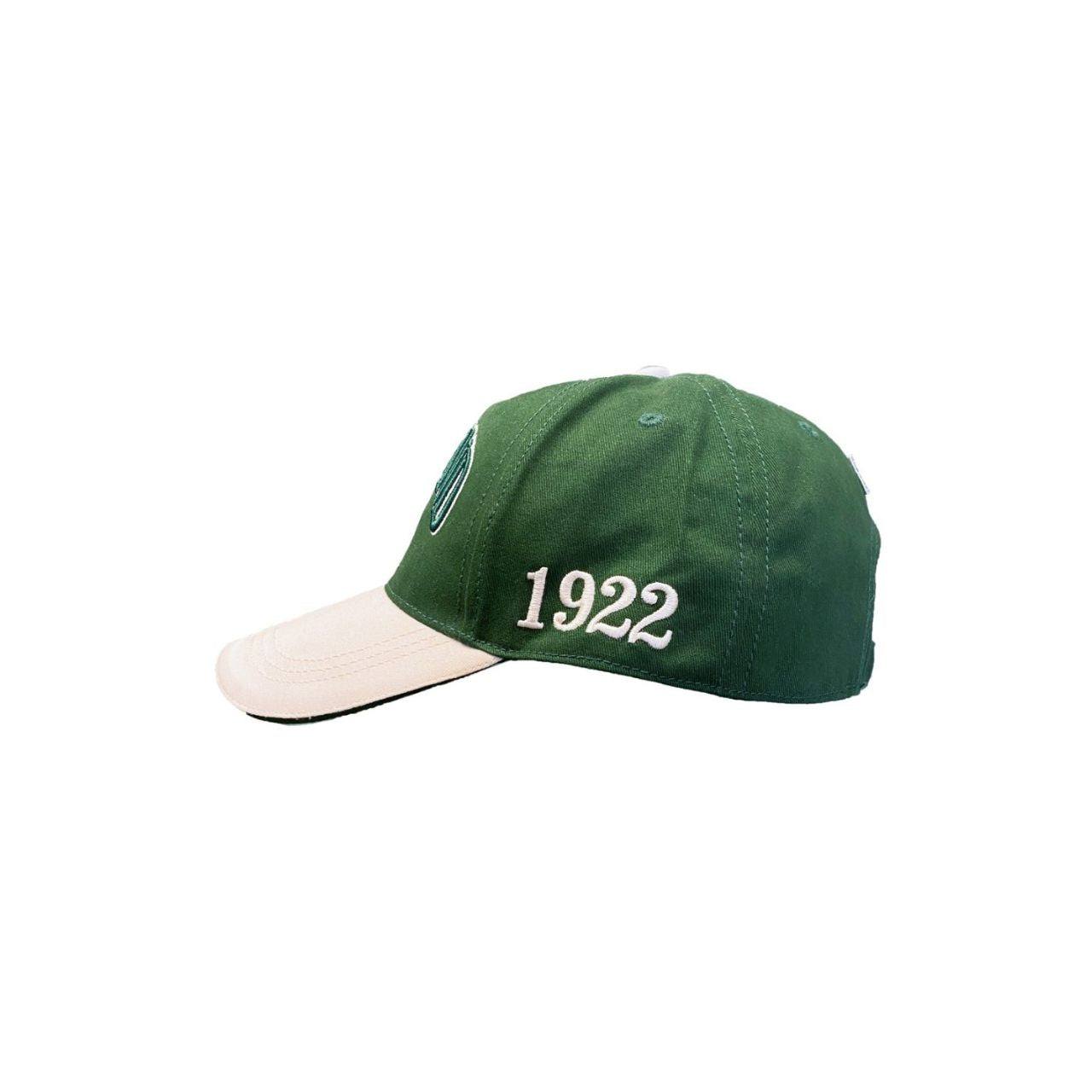A classic Shamrock crest baseball cap in bottle green and cream. Structured shape with heritage appeal. Easy to pair with casual looks.