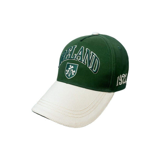 A classic Shamrock crest baseball cap in bottle green and cream. Structured shape with heritage appeal. Easy to pair with casual looks.