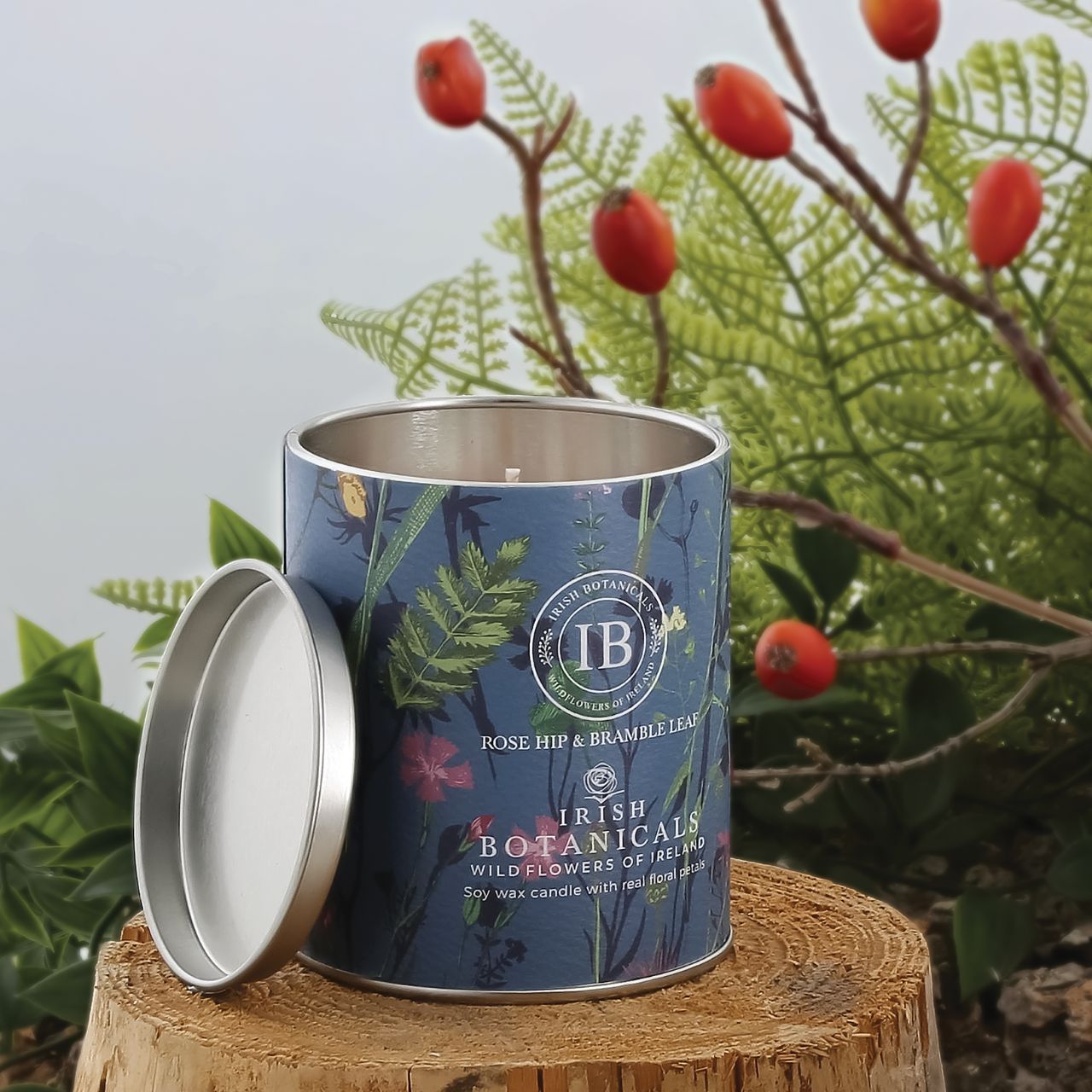 Featuring harmonious Irish fragrances complemented by real dried flowers. Encased in an eye-catching, decorative tin, this candle combines portability with sophistication, elegance and relaxation. Perfect for travel or home settings, its compact design and genuine botanical elements make it a versatile addition to your retail collection.