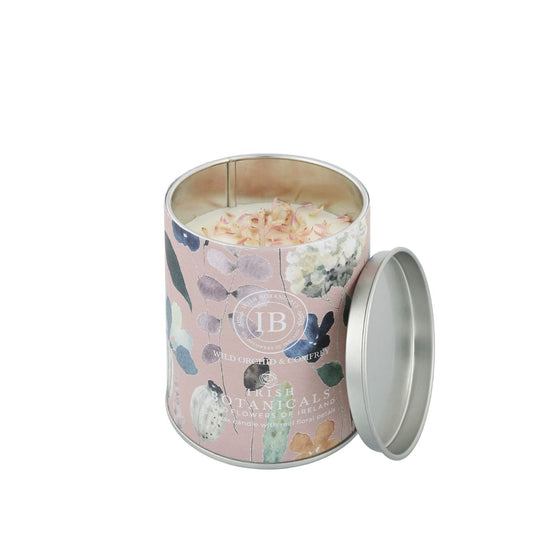 Featuring harmonious Irish fragrances, complemented by real dried flowers. Encased in an eye-catching, decorative tin, this candle combines portability with sophistication, appealing to those seeking elegance and relaxation.