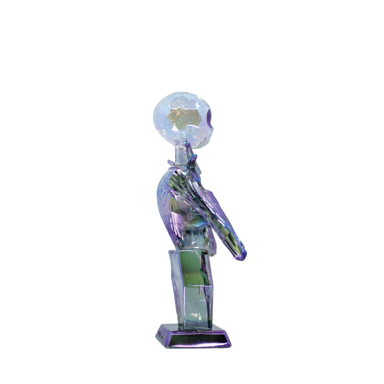 The pumpkin King has been immortalised in facet form in this stylish and elegant bust. Made with "gem cut" style acrylic, he is perfect for any fan of Nightmare Before Christmas. Comes in a fully branded window box.