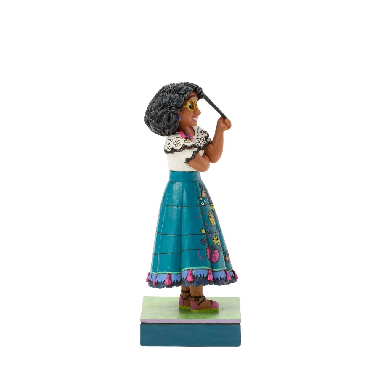 Mirabel's lovable spirit shines as she twirls one of her curls in this striking Jim Shore bust. She's finding herself and her magic alongside Jim Shore's enchanting colours and intricate patterns that capture her charm and growing confidence.