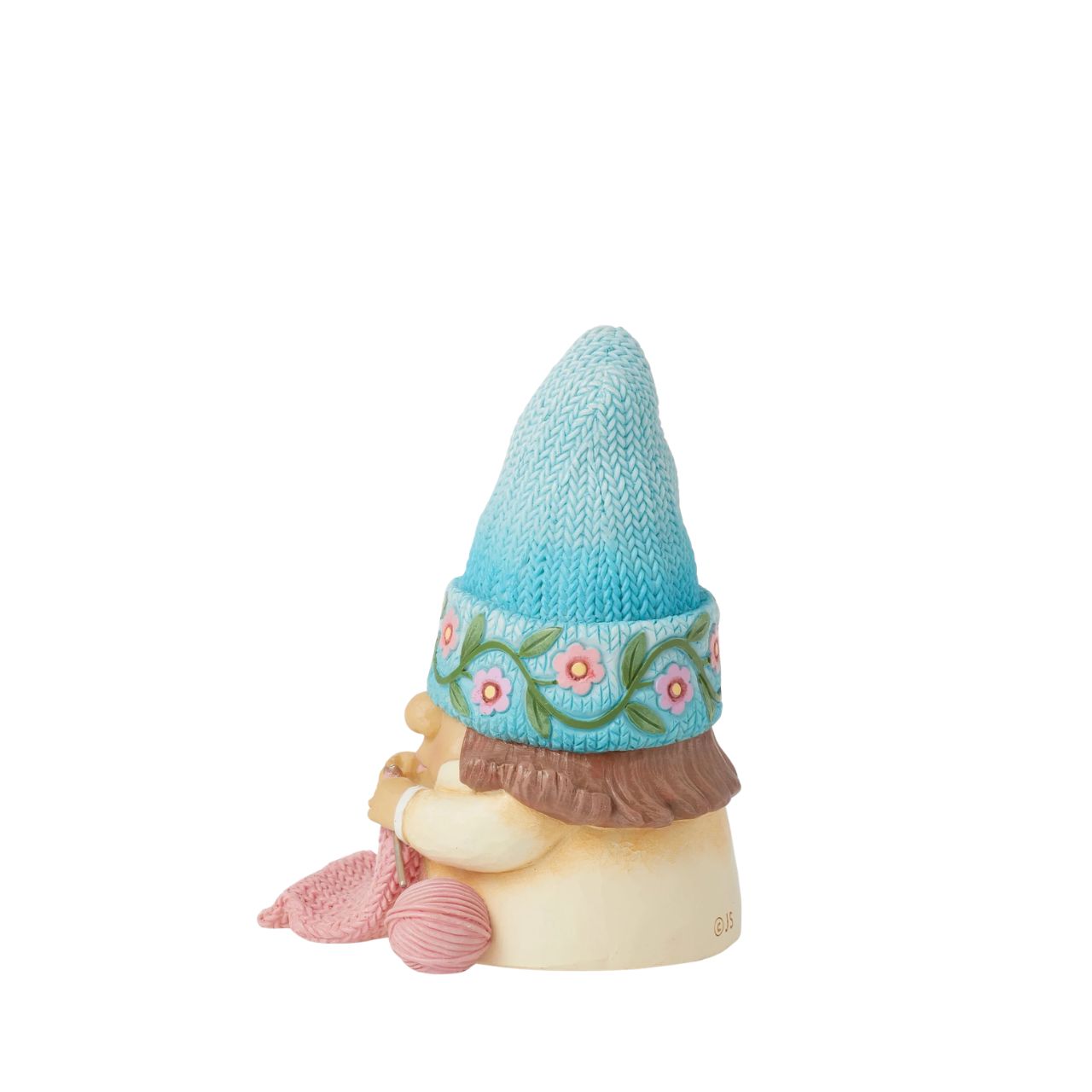 Knit one, pearl one with this crafty Gnome. Taking time to enjoy a relaxing hobby, this Gnome is perfect for those of us who love to make something with our own hands. Hand carved and painted, she comes in a fully branded gift box.
