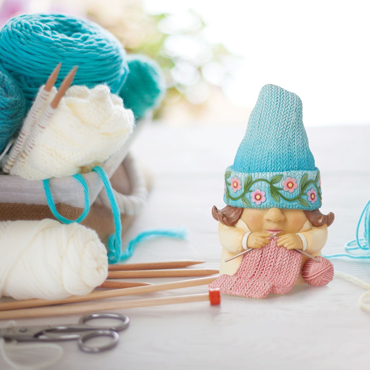 Knit one, pearl one with this crafty Gnome. Taking time to enjoy a relaxing hobby, this Gnome is perfect for those of us who love to make something with our own hands. Hand carved and painted, she comes in a fully branded gift box.